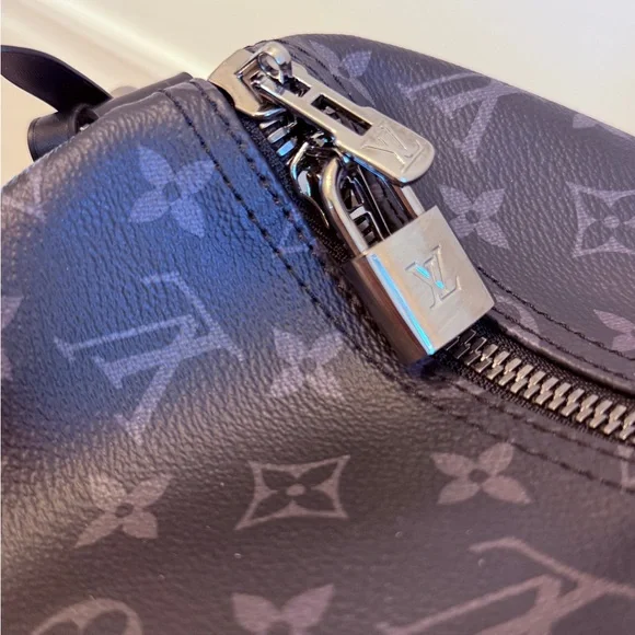 Louis Vuitton BLACK Monogram Men's Bag - Picture 8 of 11